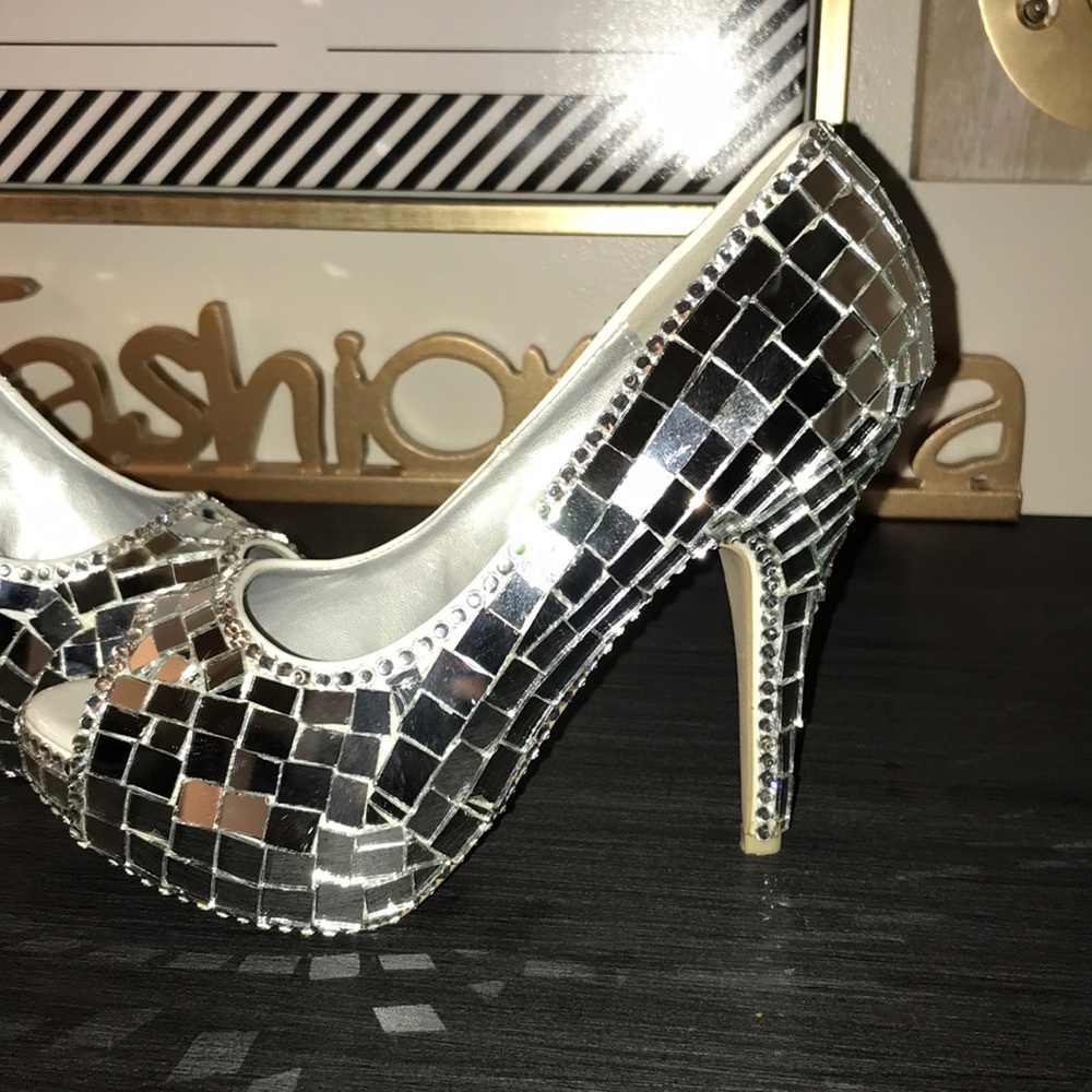 Mirrored high heels rhinestone accents!!